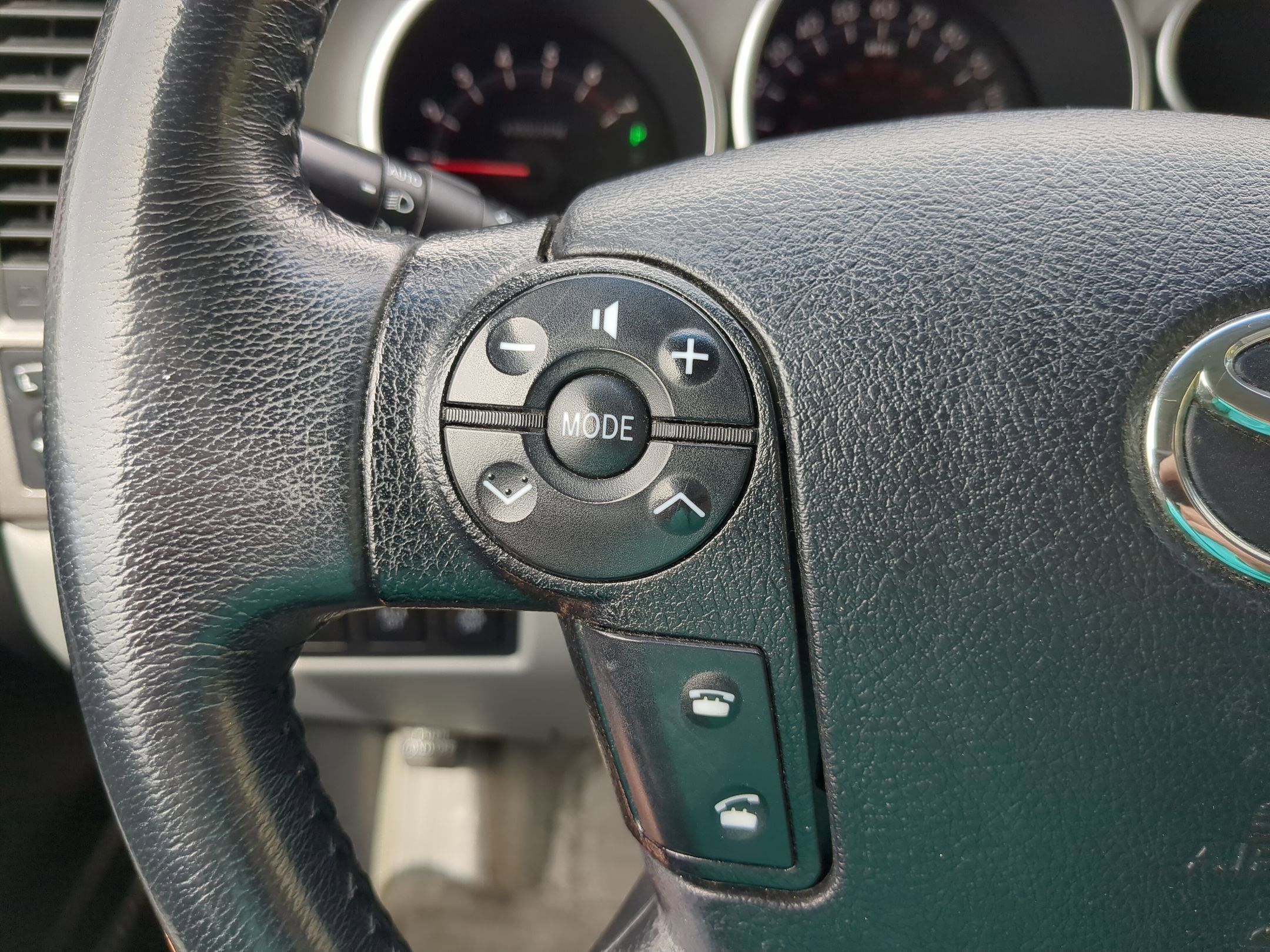 2010 Toyota Sequoia photo 16
