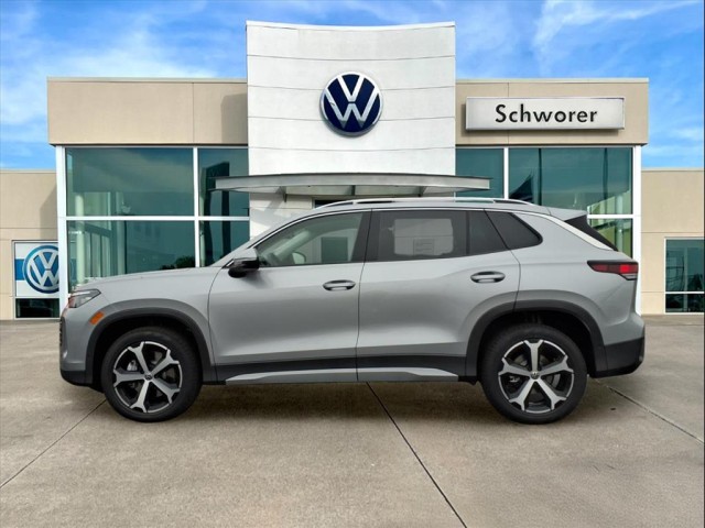 2026 Volkswagen Tiguan SE's photo