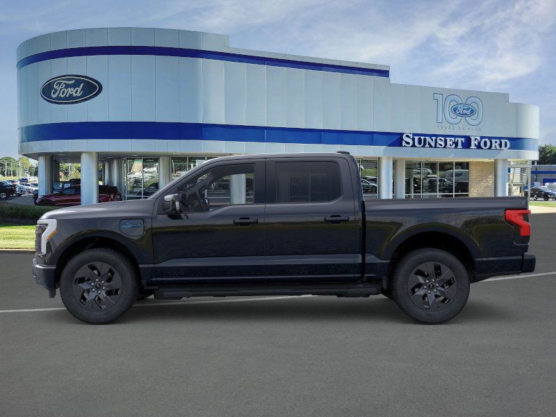 2025 Ford F-150 Lightning Lariat photo 2