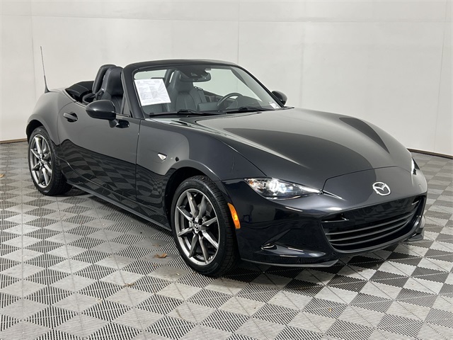 2022 Mazda MX-5 Miata Miata Grand Touring photo 2