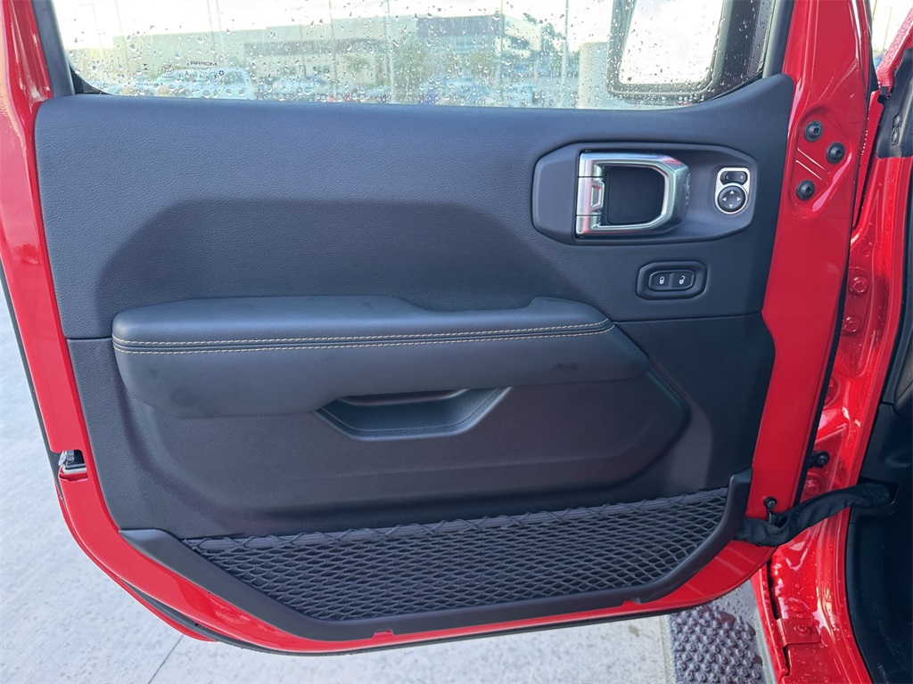 2025 Jeep Wrangler Sahara photo 13