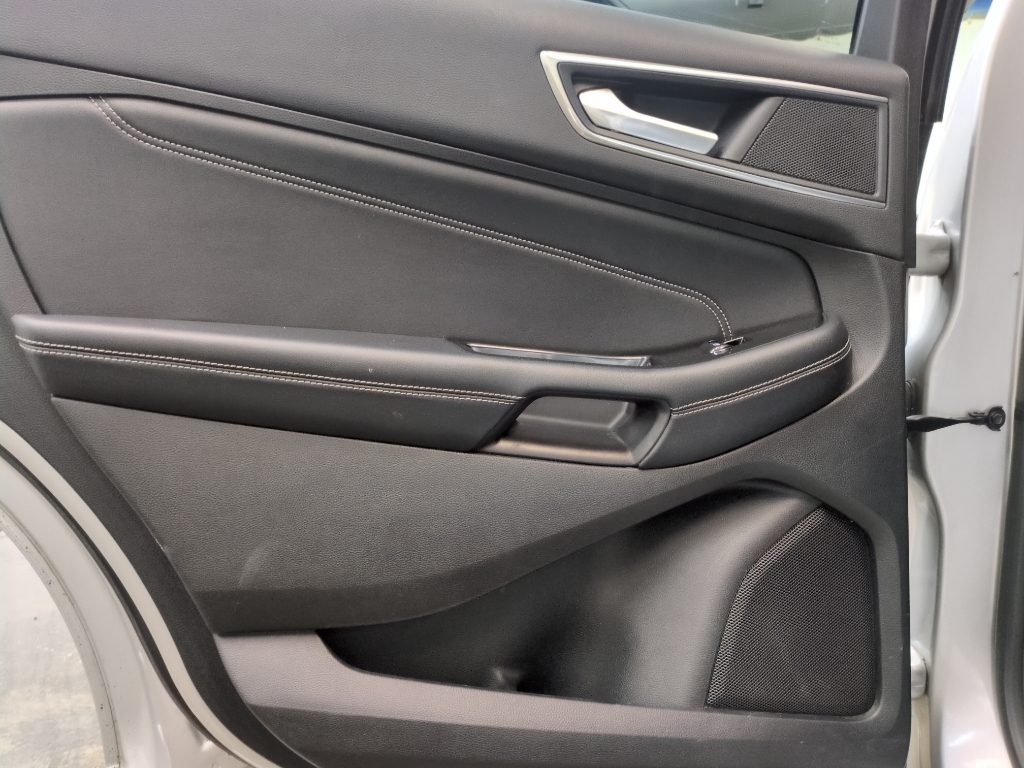 2018 Ford Edge Titanium photo 12