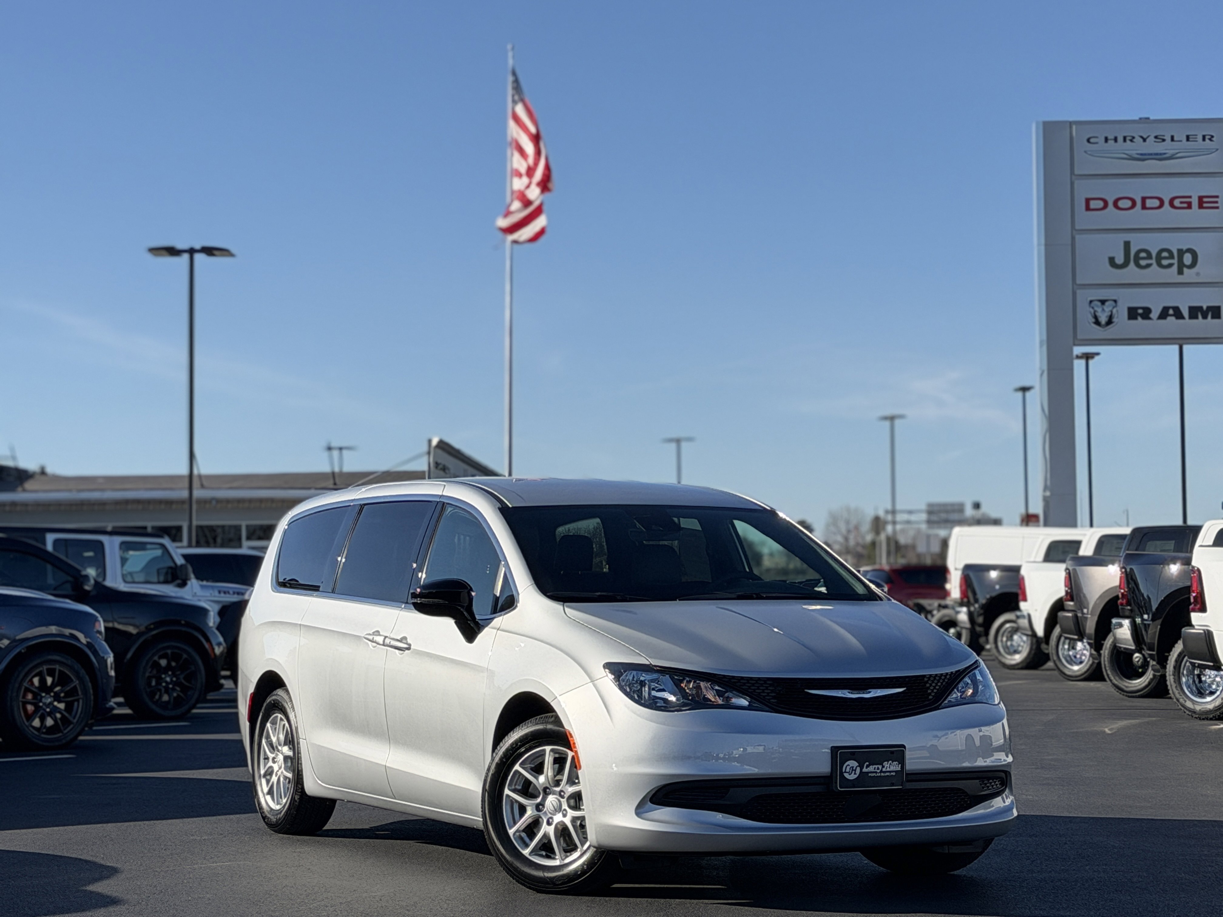 2026 Chrysler Voyager LX's photo