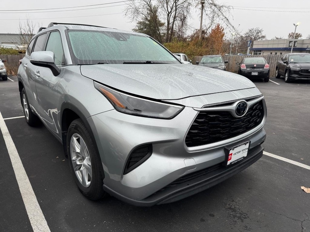 2023 Toyota Highlander L photo 4