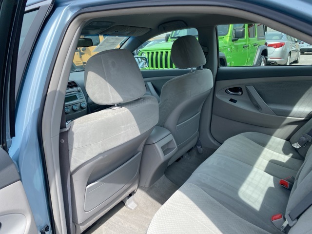 2009 Toyota Camry LE photo 16