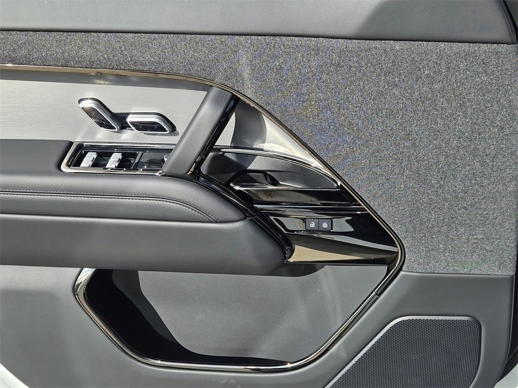 2025 Land Rover Range Rover Sport SE photo 18