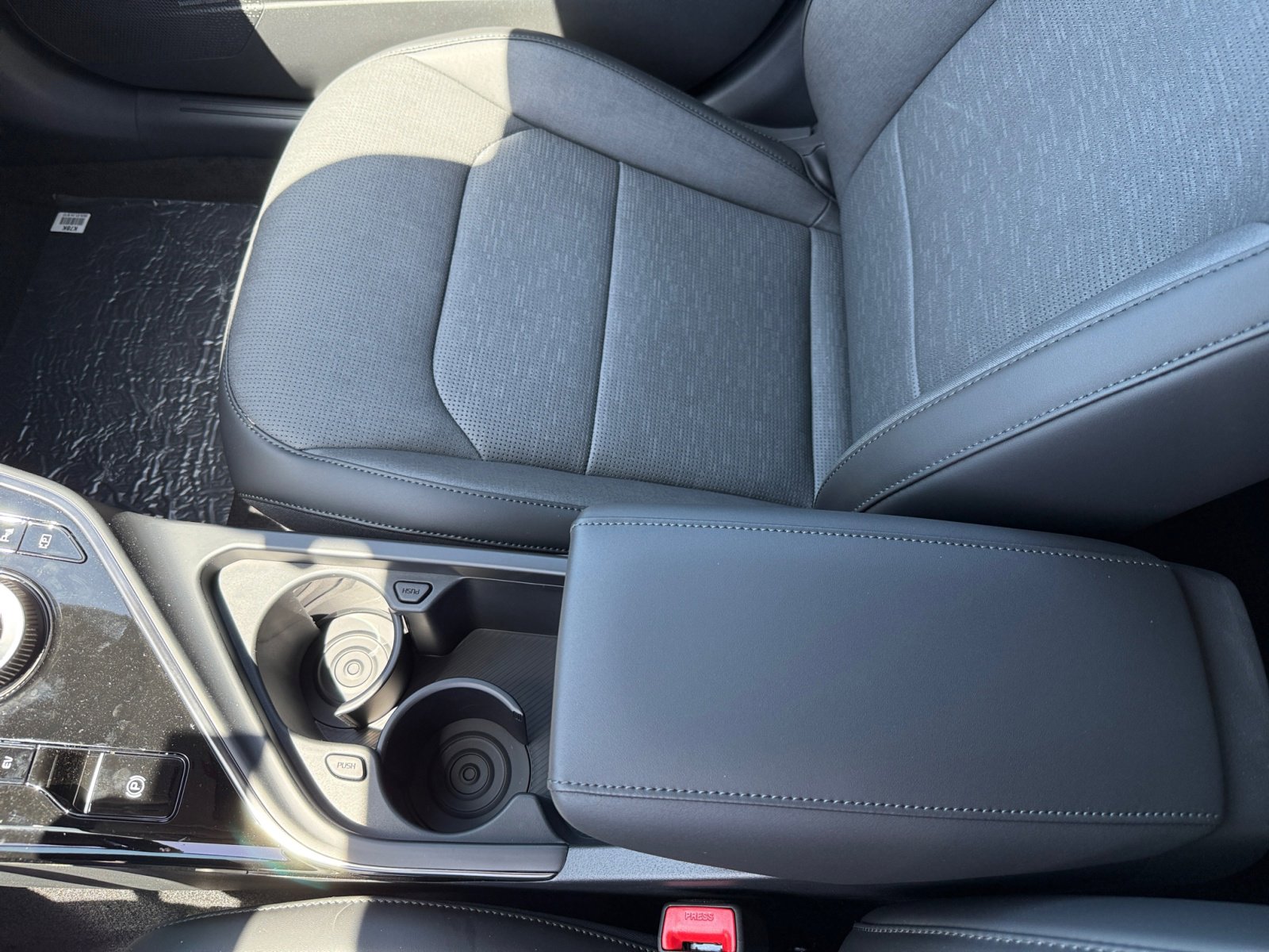 2025 Kia Niro Plug-In Hybrid SX Touring photo 12