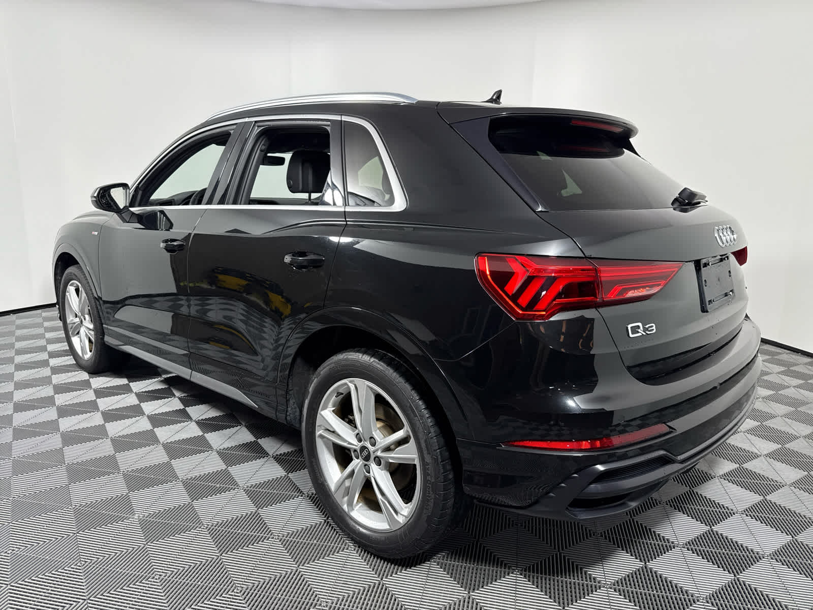 2022 Audi Q3 S line Premium Plus photo 4