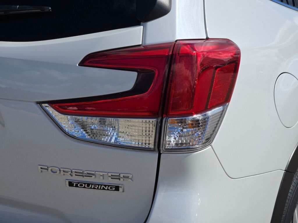 2021 Subaru Forester Touring photo 9