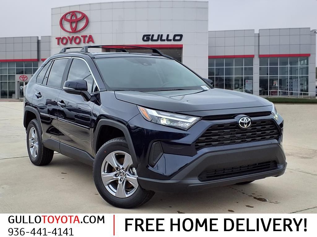 2025 Toyota RAV4 XLE's photo