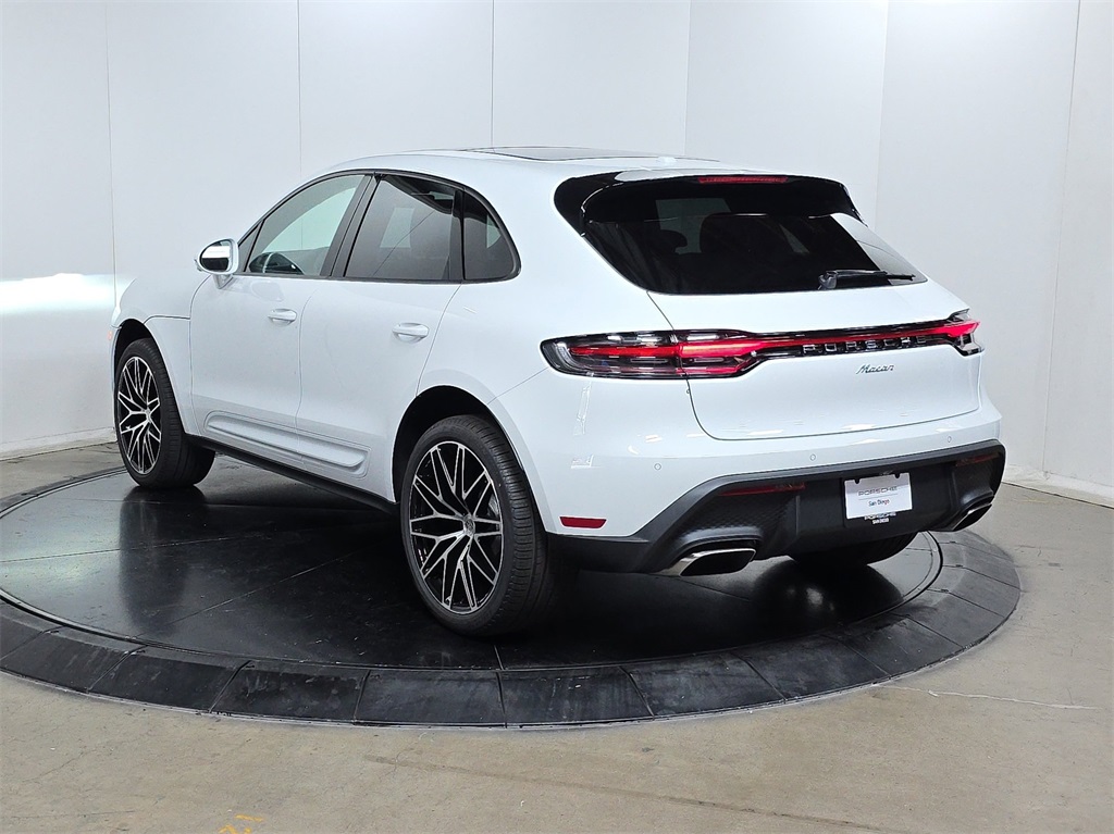 2026 Porsche Macan T photo 9