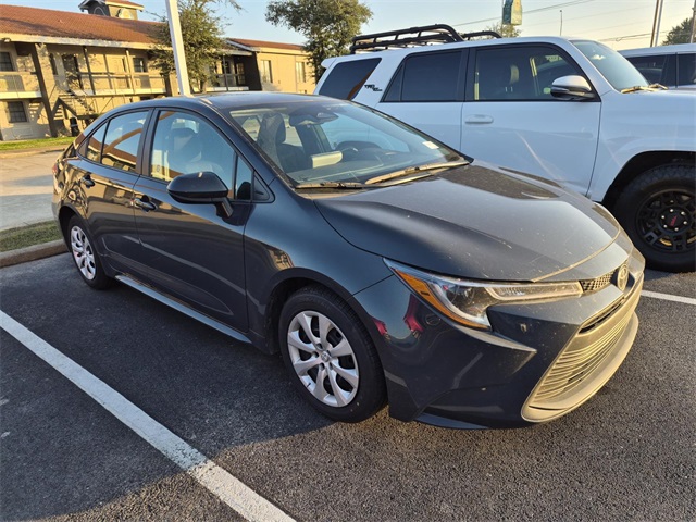 2024 Toyota Corolla LE's photo