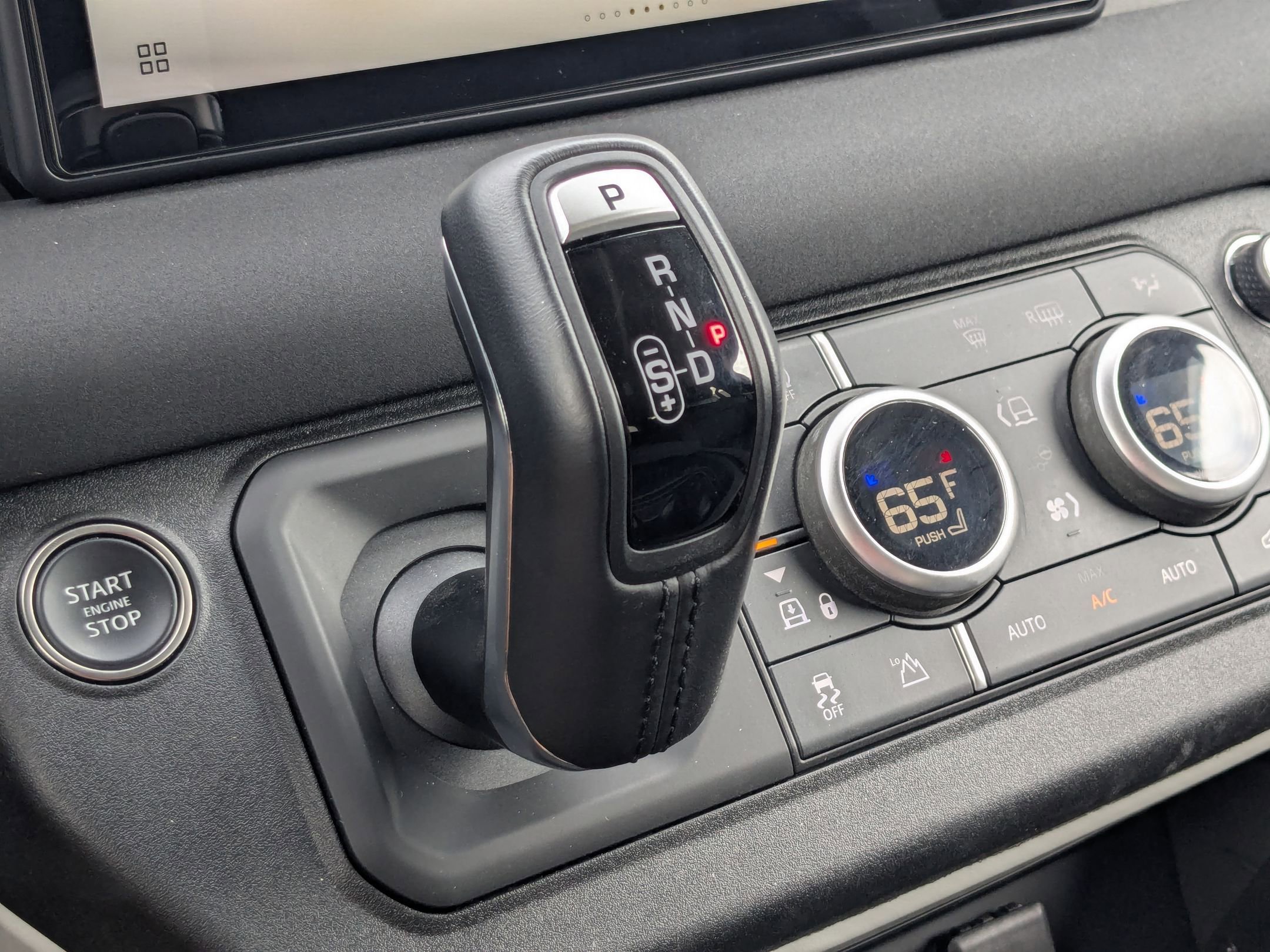 2023 Land Rover Defender 110 photo 11