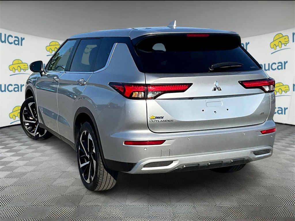 2024 Mitsubishi Outlander SE photo 4