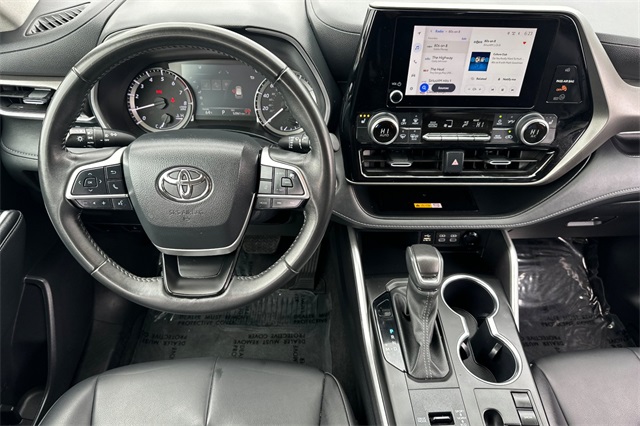 2024 Toyota Highlander XLE photo 13