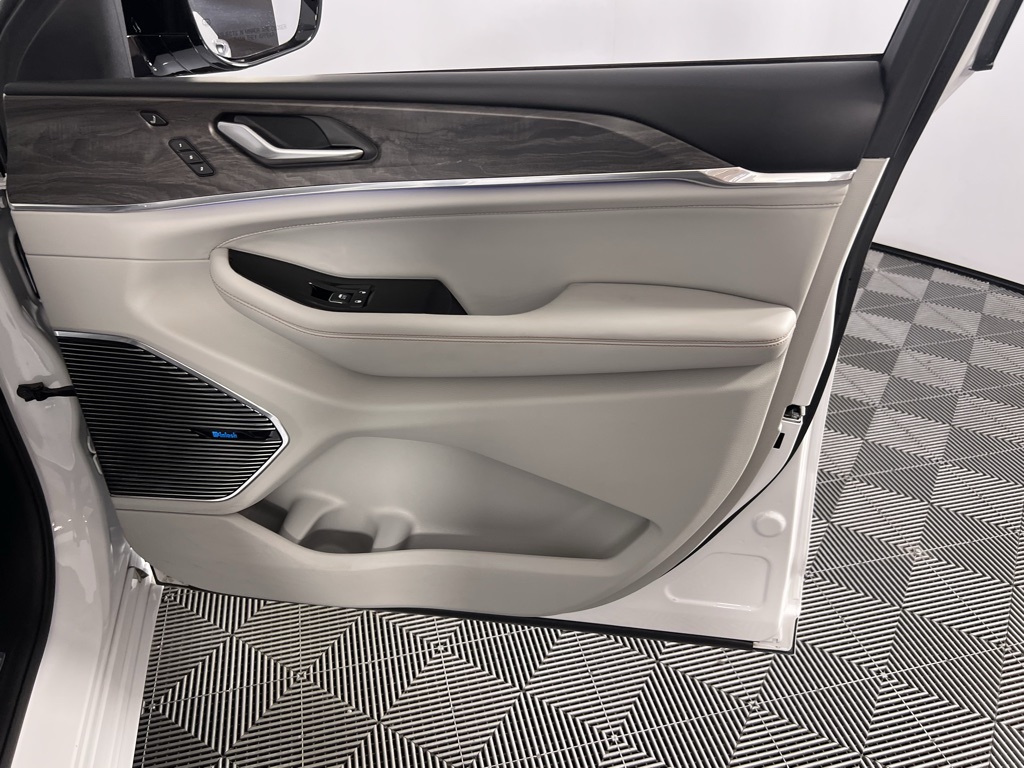 2022 Jeep Grand Cherokee Overland 4xe photo 29