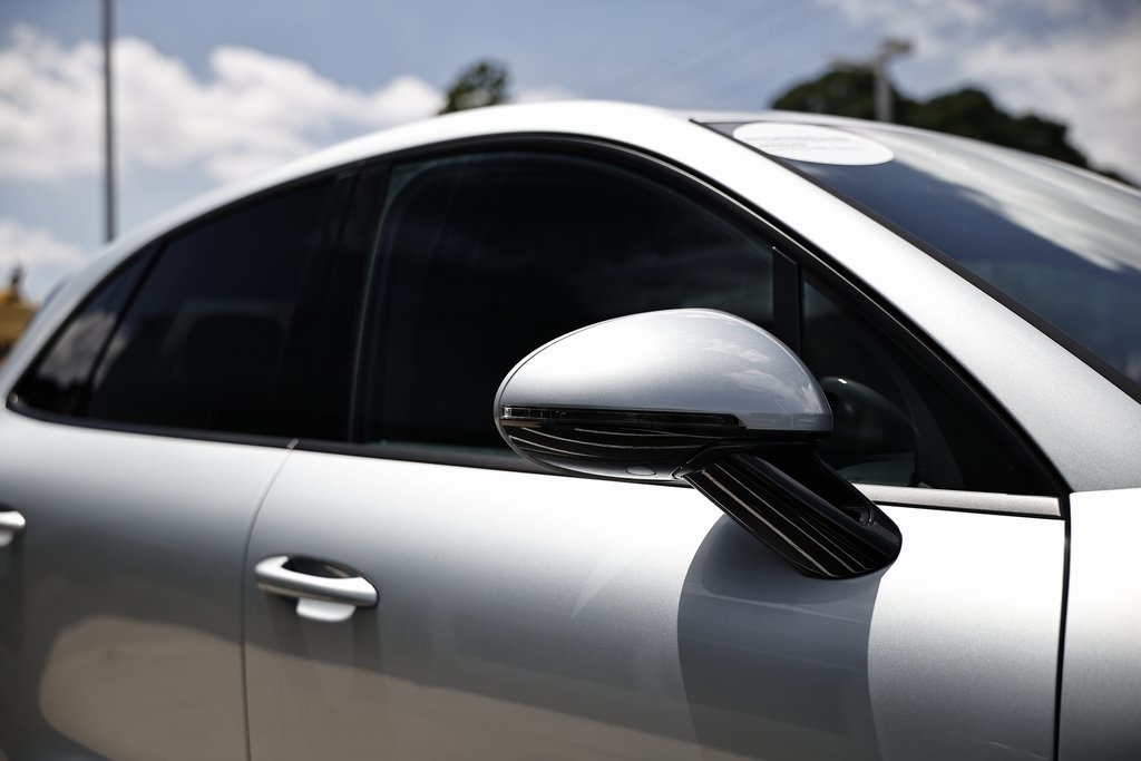2024 Porsche Macan T photo 15
