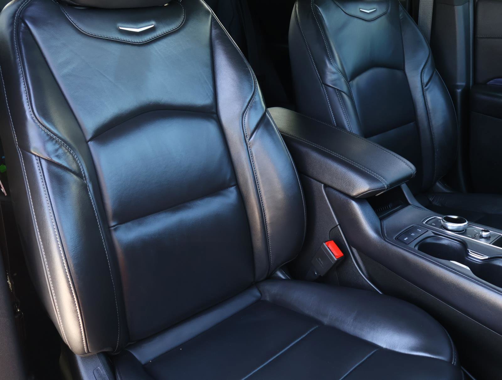 2023 Cadillac XT4 Luxury photo 22