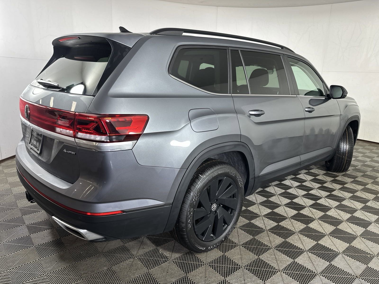 2025 Volkswagen Atlas SE Technology photo 6