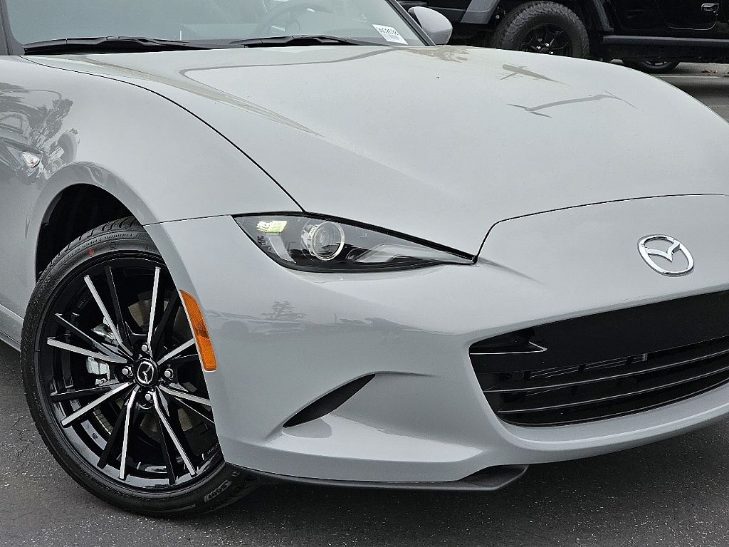 2025 Mazda MX-5 Miata Miata Grand Touring photo 3