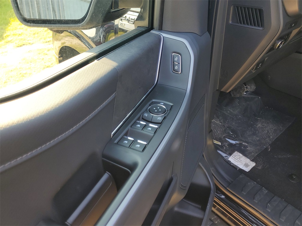 2025 Ford F-150 XLT photo 6