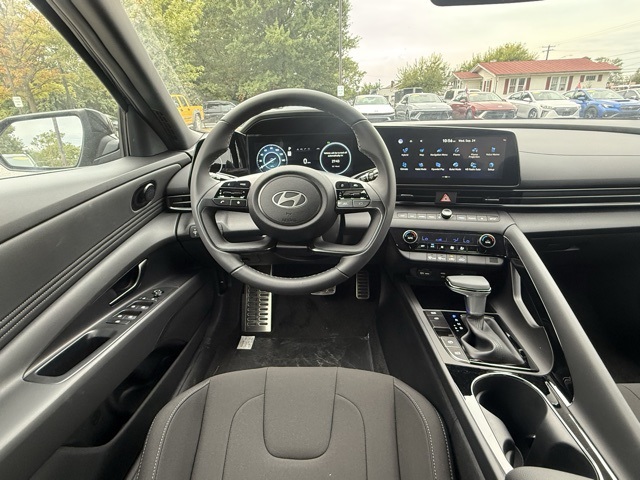2025 Hyundai Elantra Hybrid SEL Sport photo 16
