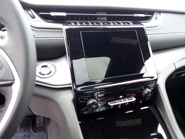 2025 Jeep Grand Cherokee Laredo X photo 18