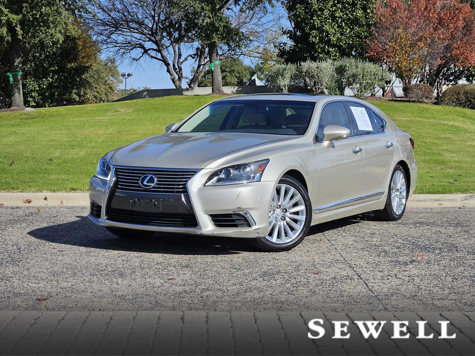 2014 Lexus LS Base's photo