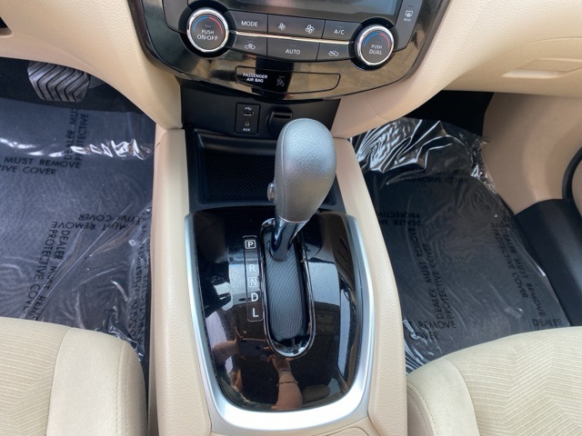 2016 Nissan Rogue SV photo 14