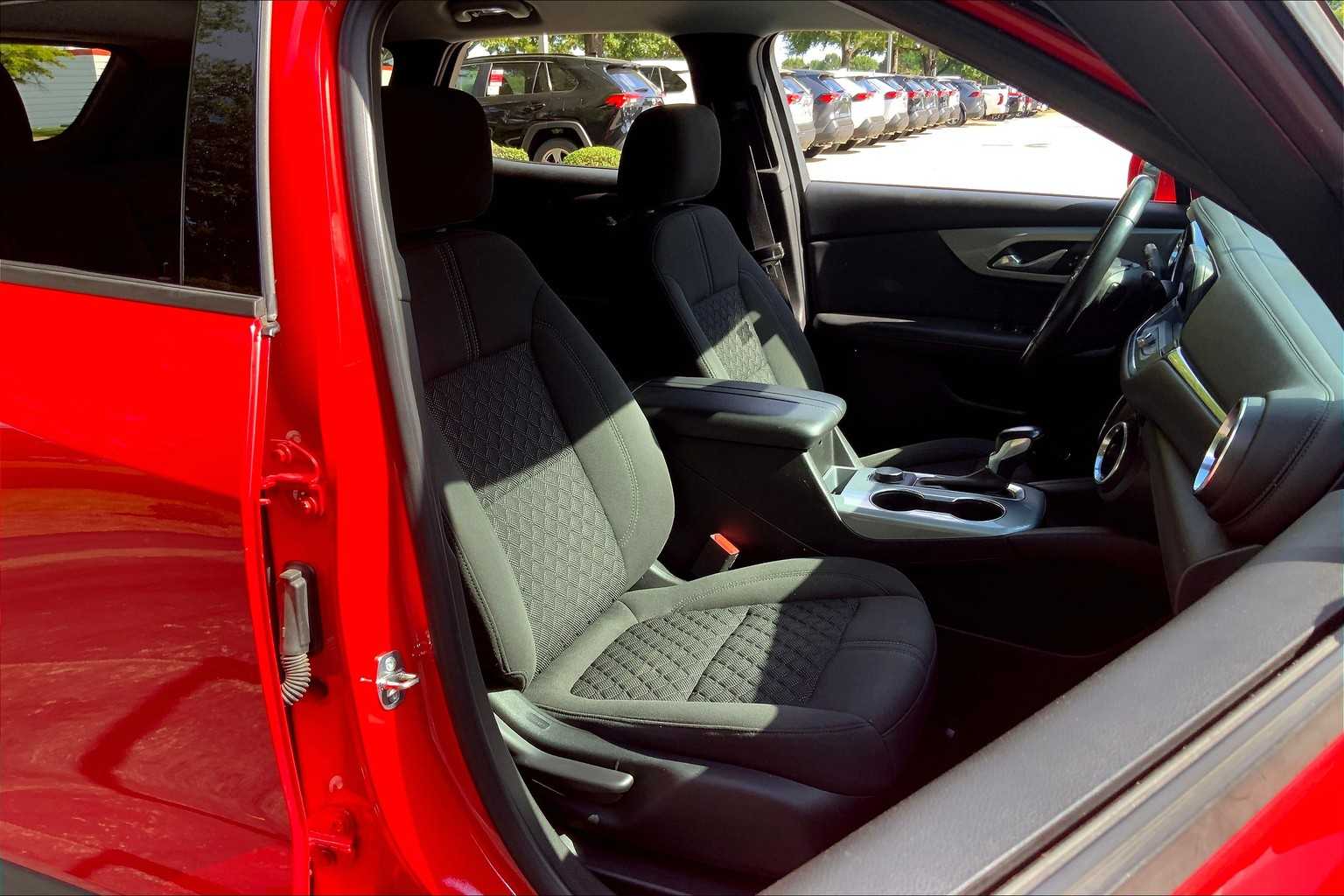 2020 Chevrolet Blazer 1LT photo 2