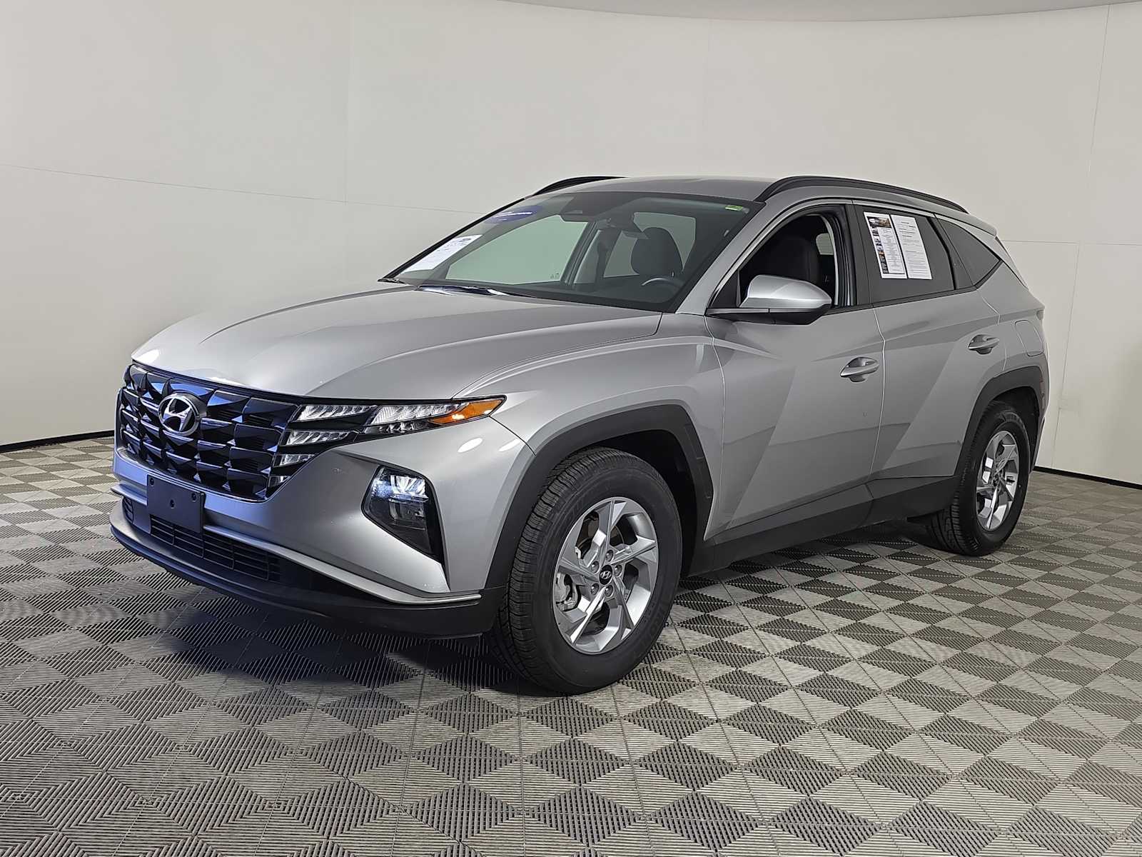 2024 Hyundai Tucson SEL photo 2