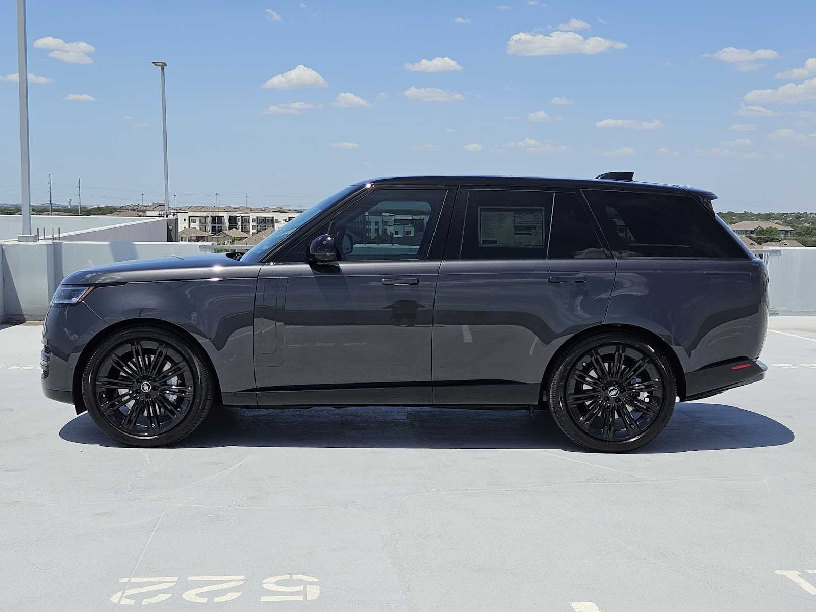 2025 Land Rover Range Rover SE photo 4