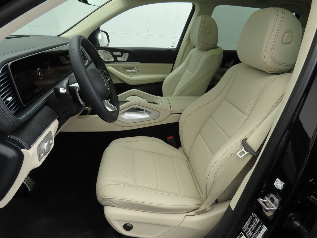 2025 Mercedes Benz GLS 450 4MATIC photo 18