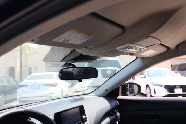 2025 Nissan Sentra S photo 12