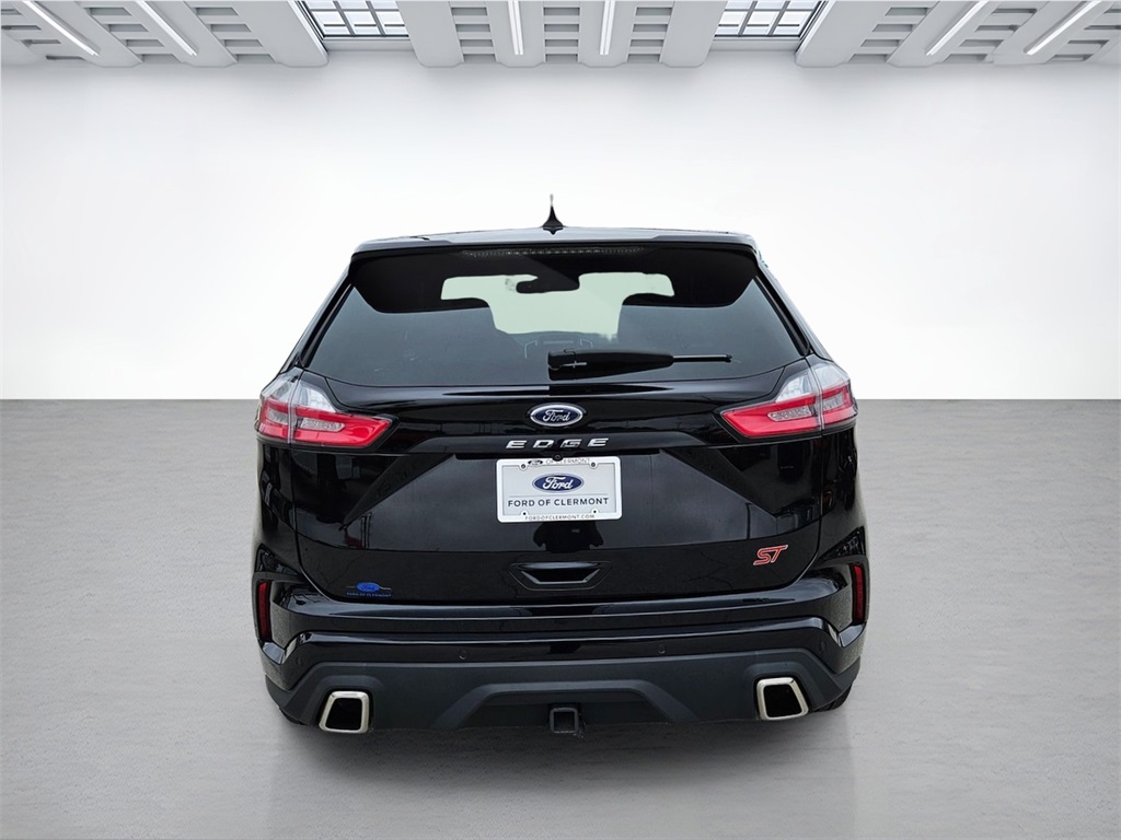 2023 Ford Edge ST photo 3