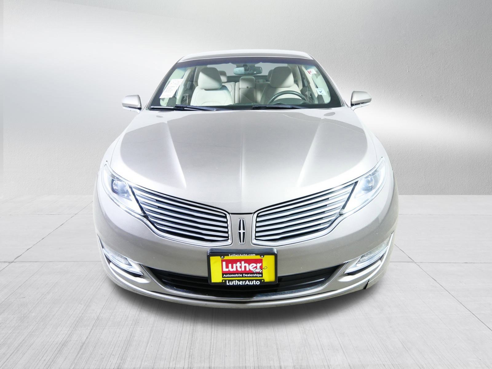 2016 Lincoln MKZ photo 2