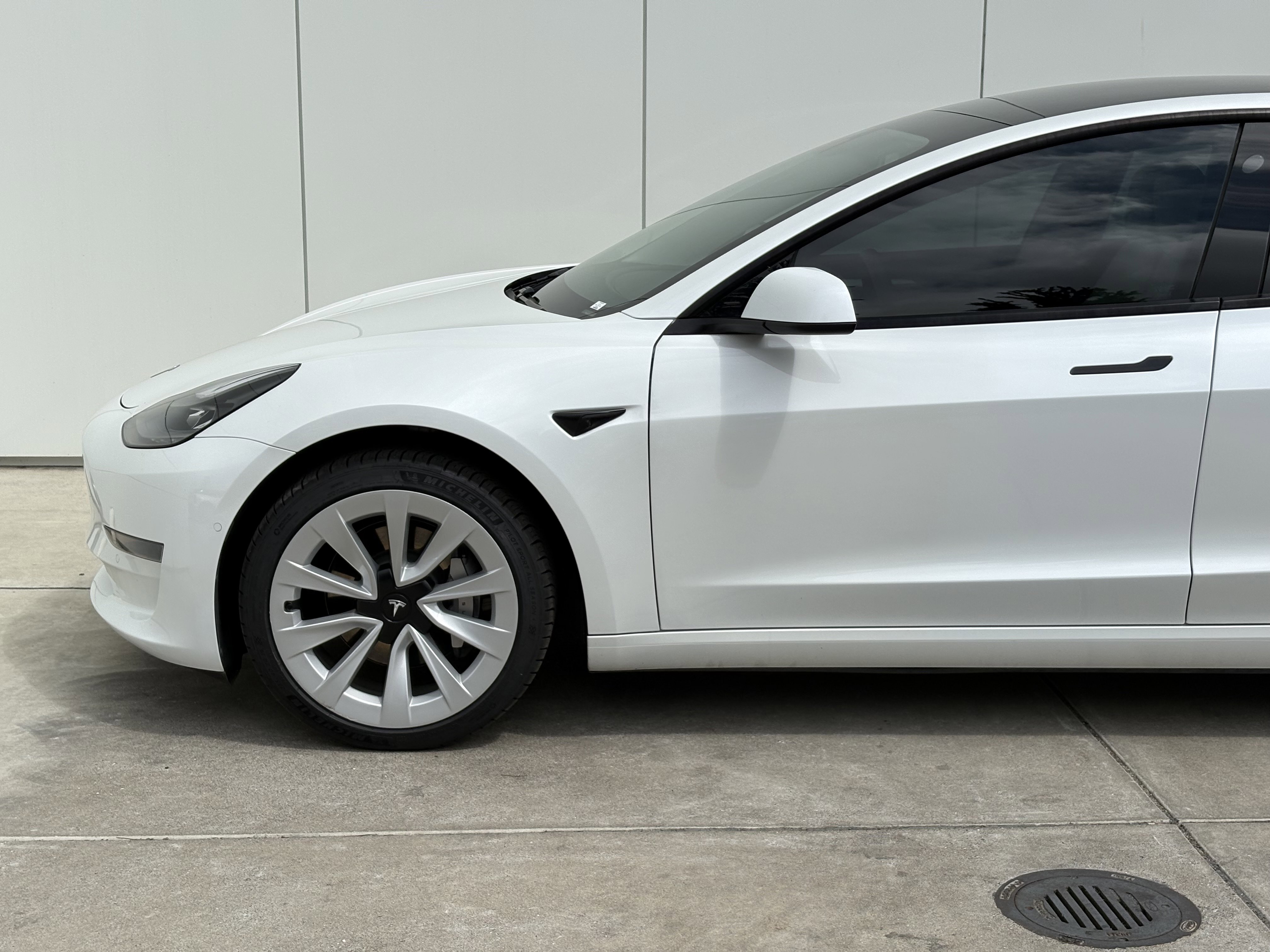 2021 Tesla Model 3 Standard Range Plus photo 5