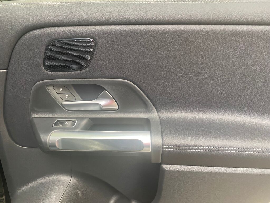 2026 Mercedes Benz GLB 250 4MATIC photo 19
