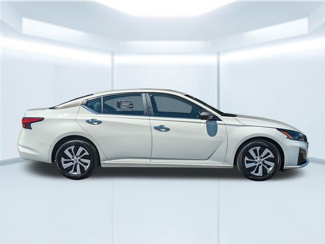 2024 Nissan Altima 2.5 S photo 6