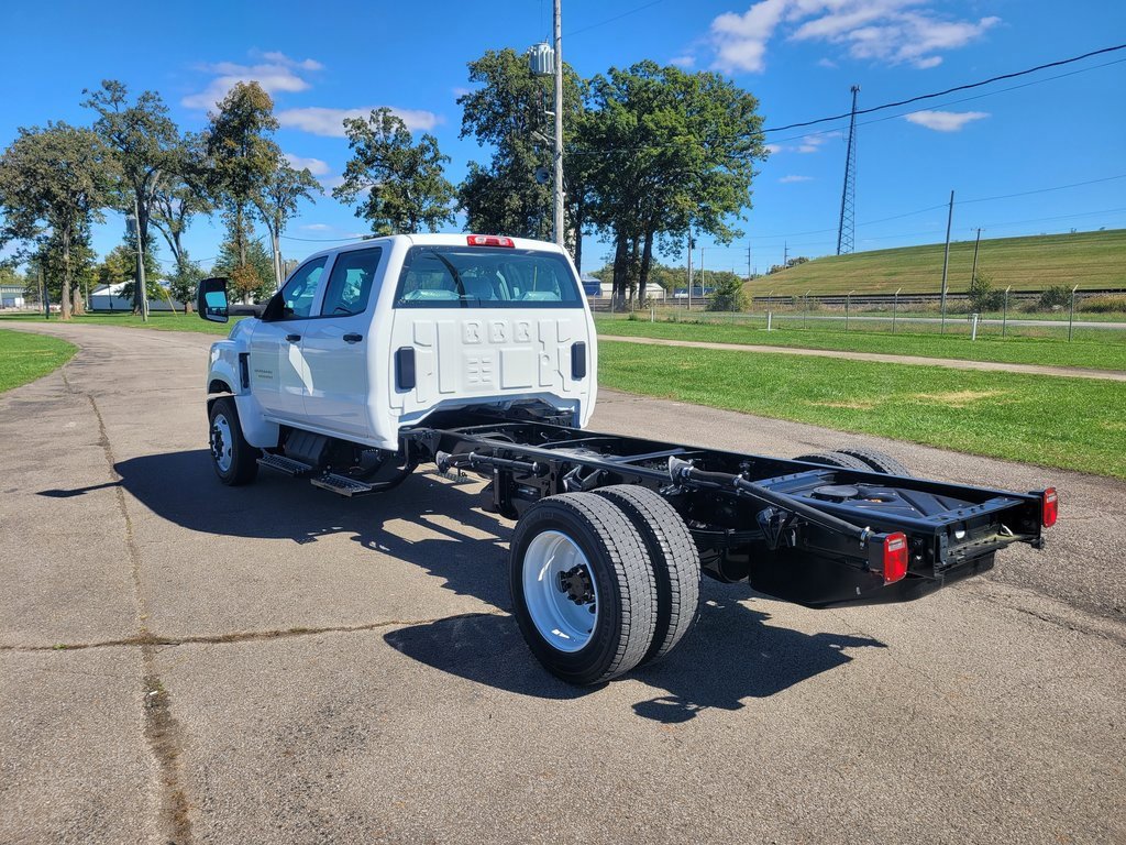 2023 Chevrolet Silverado 5500HD Work Truck photo 3