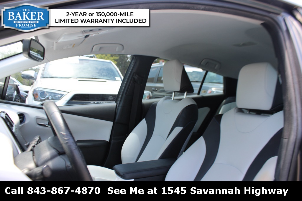 2017 Toyota Prius Four photo 4