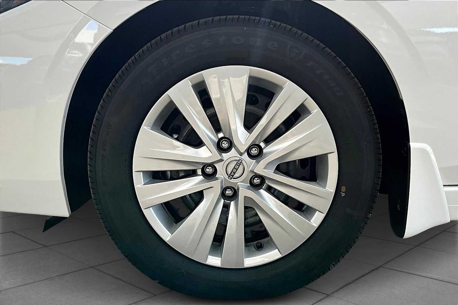 2025 Nissan Sentra S photo 8