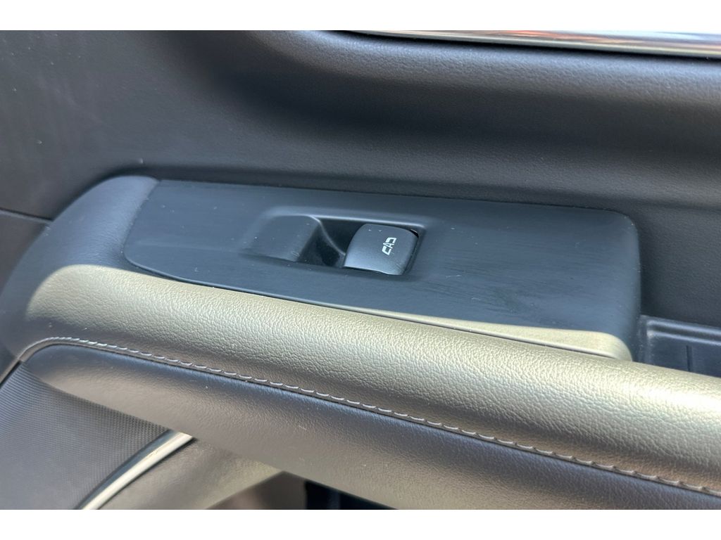 2022 Chevrolet Suburban 1500 Z71 photo 23