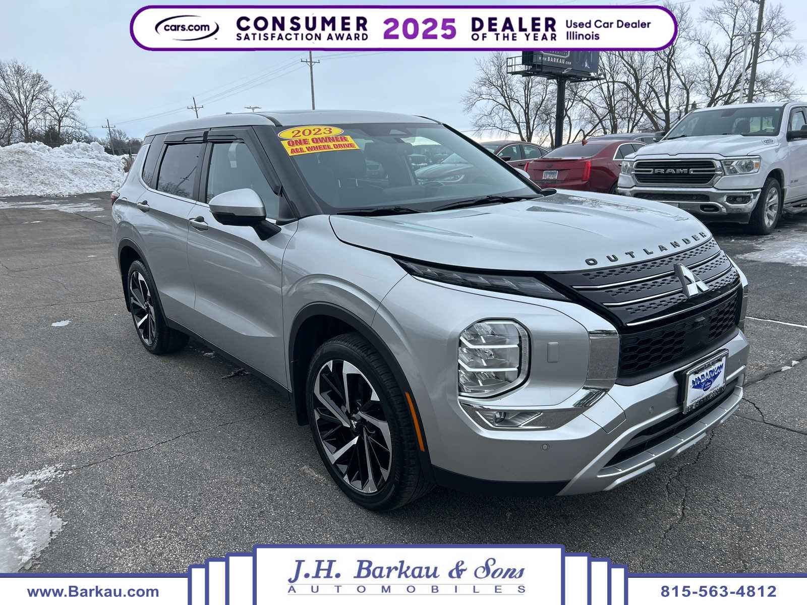 2023 Mitsubishi Outlander SE's photo