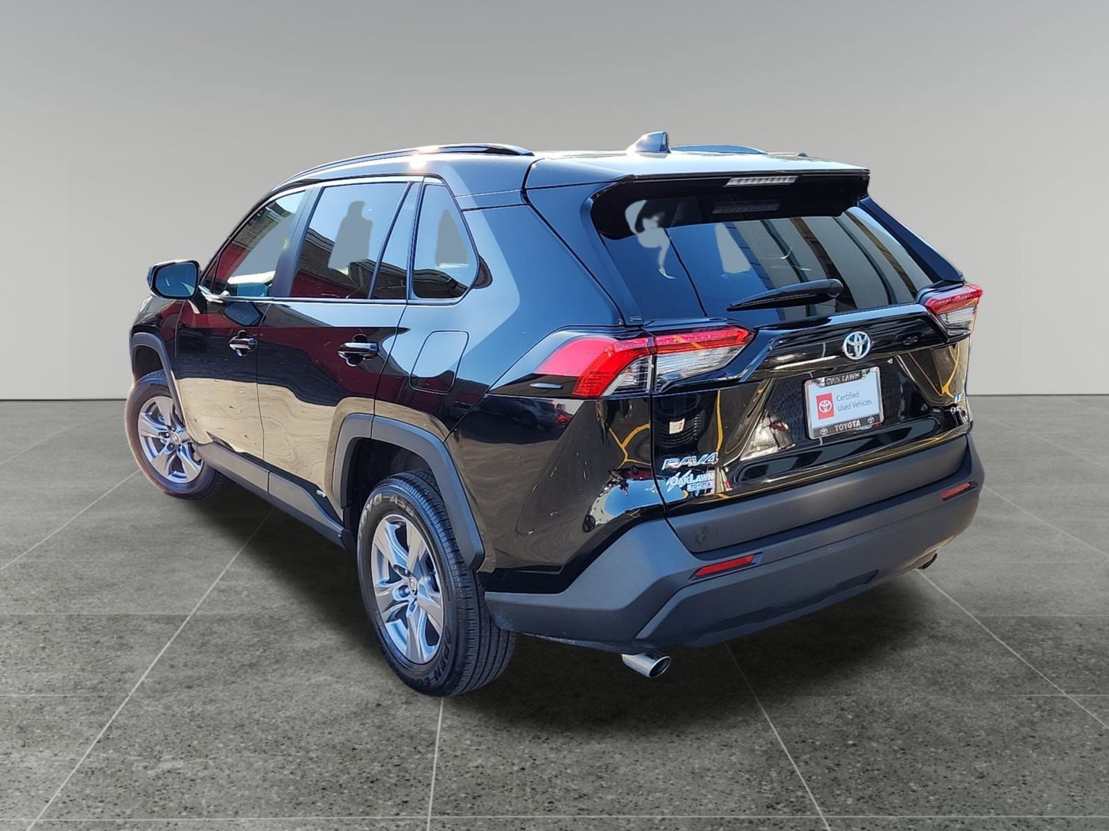 2025 Toyota RAV4 Hybrid LE photo 4