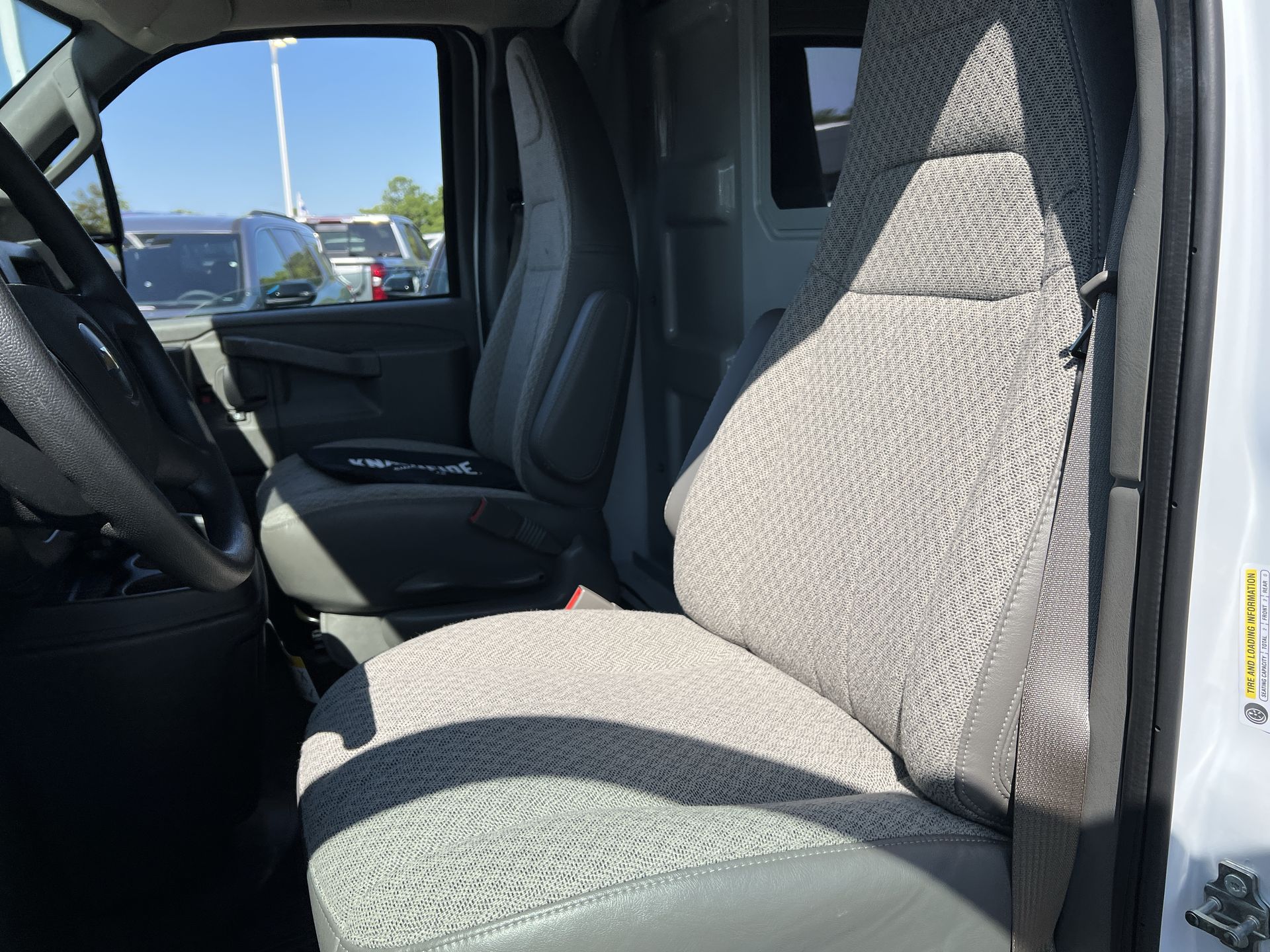 2025 Chevrolet Express Cutaway 3500 photo 6