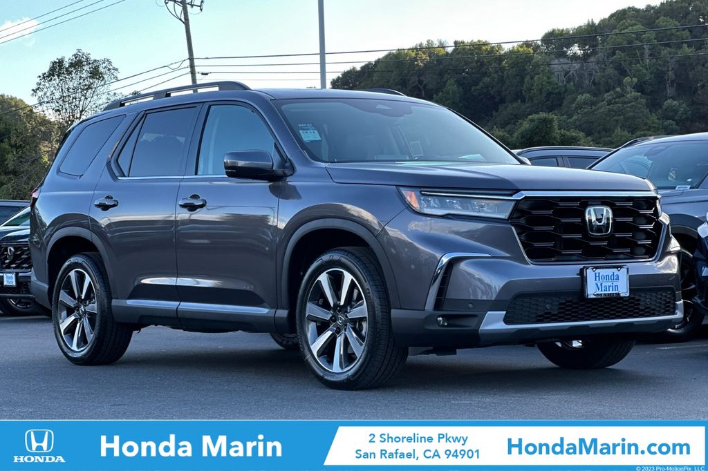 2025 Honda Pilot Touring's photo