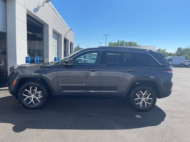 2025 Jeep Grand Cherokee Limited photo 4