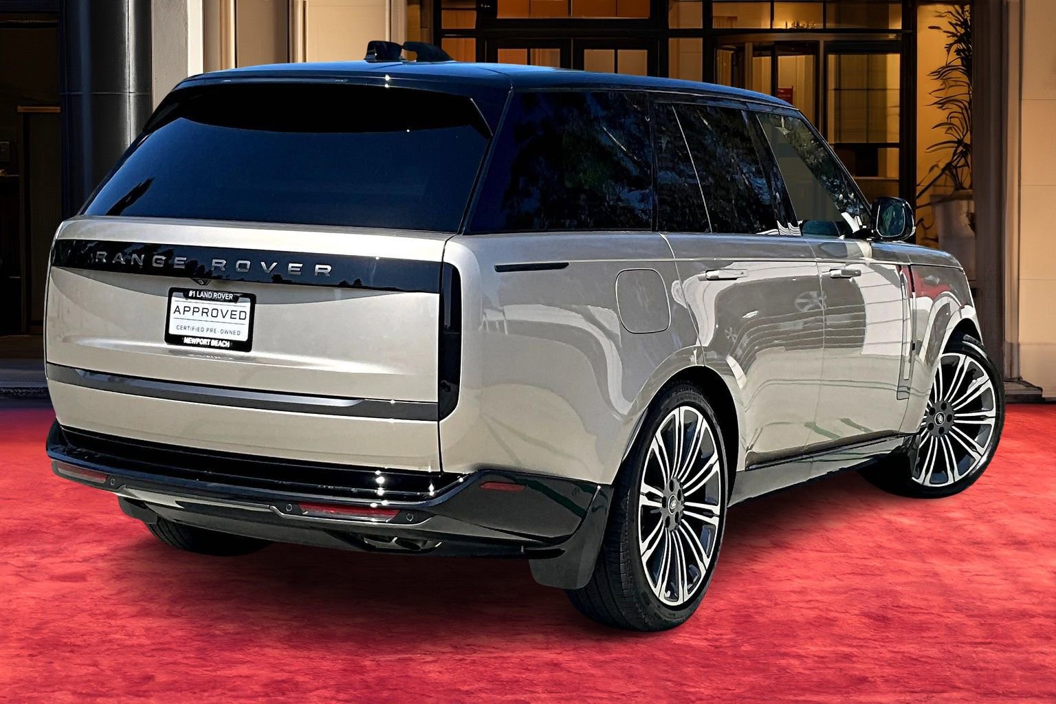 2025 Land Rover Range Rover SE photo 12