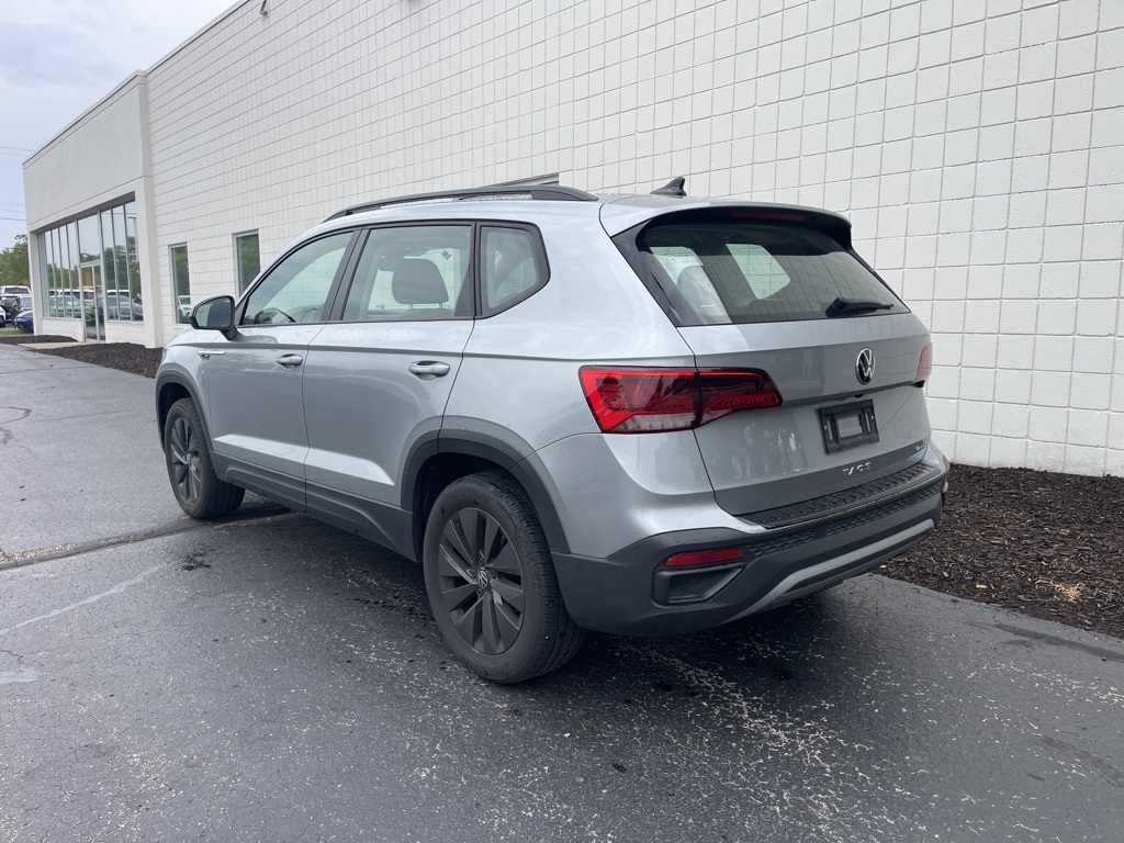 2022 Volkswagen Taos S photo 2